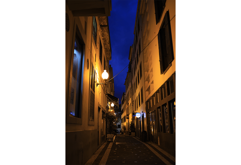 Photograph of alleyway taken with RF 35mm F1.8 Macro IS STM
