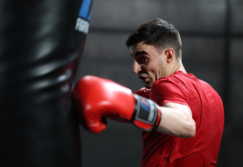 Image of a boxer in action taken using the EOS R6 Mark II mirrorless camera
