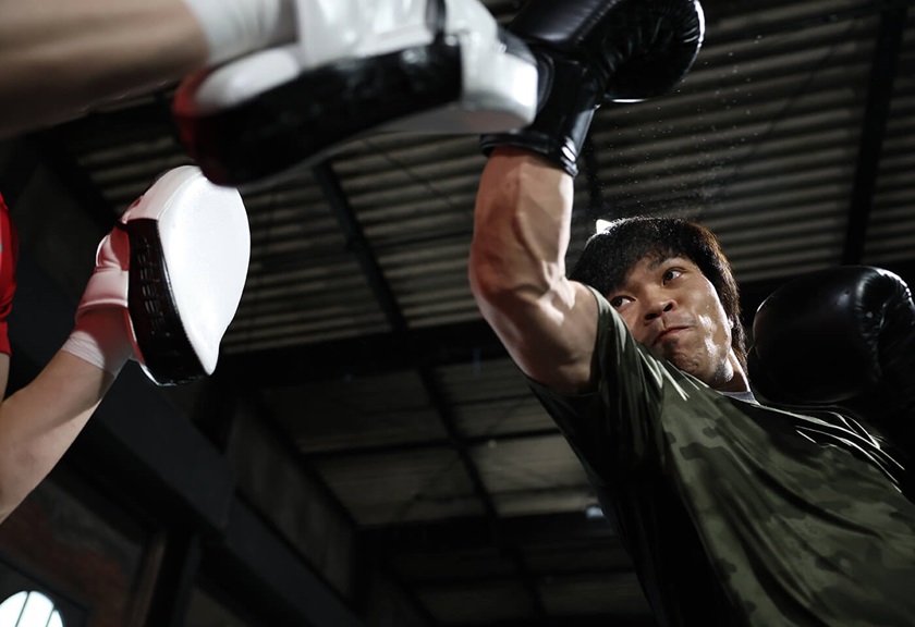 Image of a sparring match taken using the EOS R6 Mark II mirrorless camera