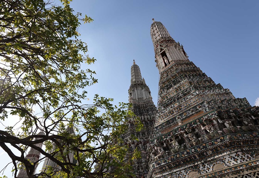 Image of Wat Arun temple taken using RF 20mm f/1.4L VCM prime lens